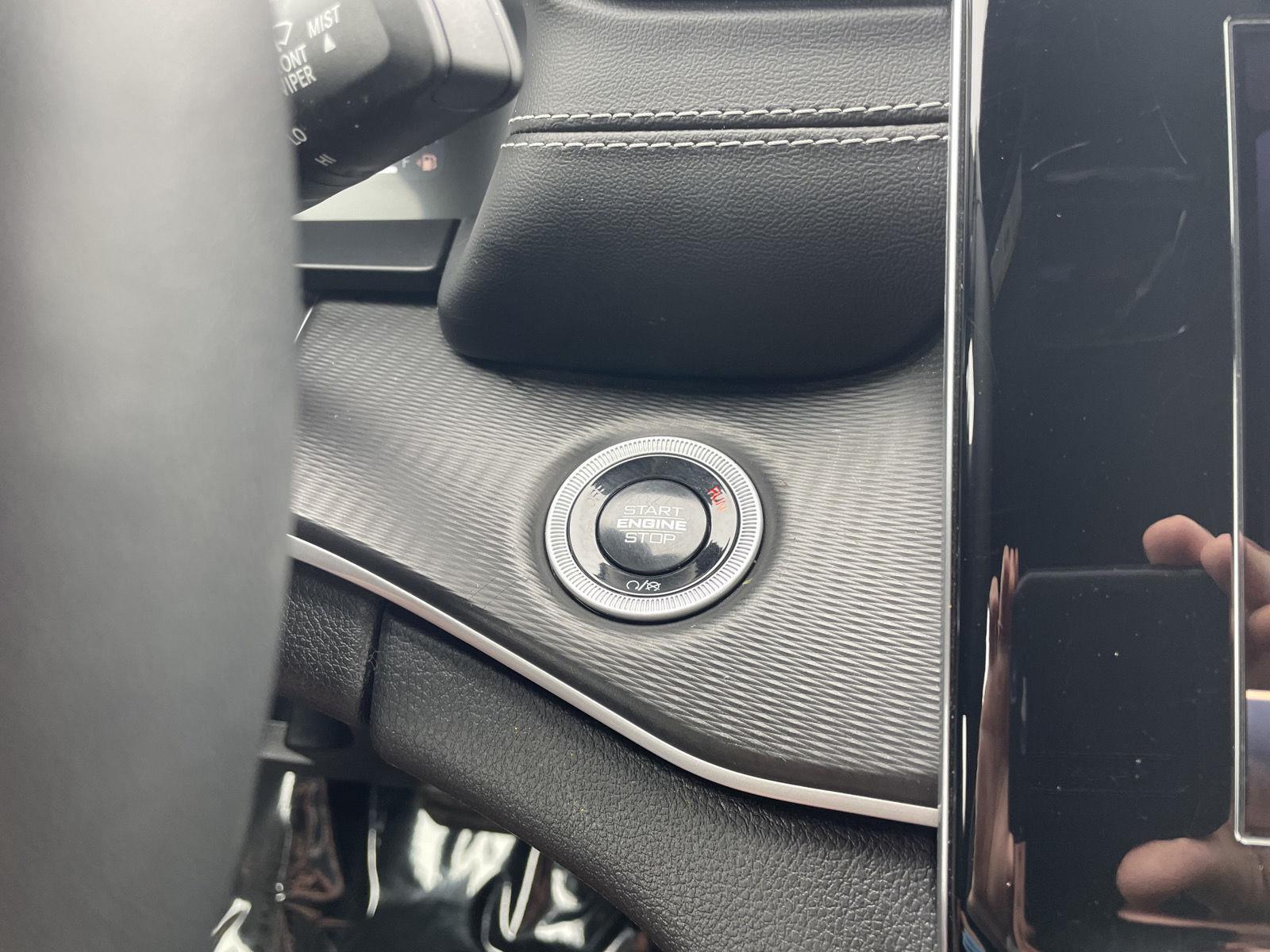 Vehicle photo 24