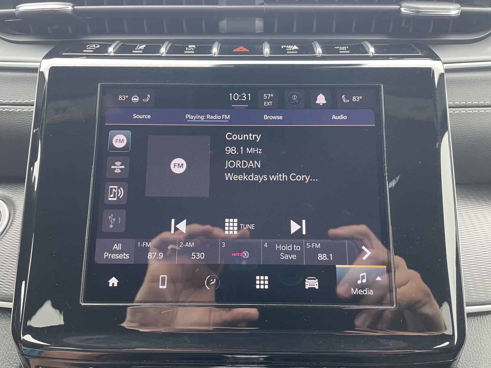 Vehicle photo 25