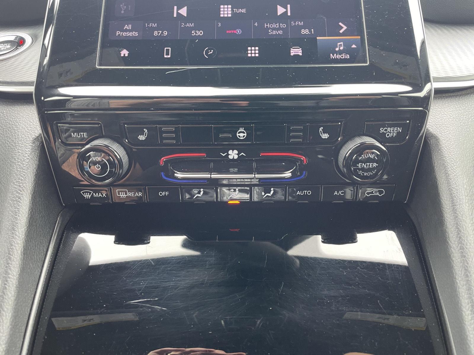 Vehicle photo 26