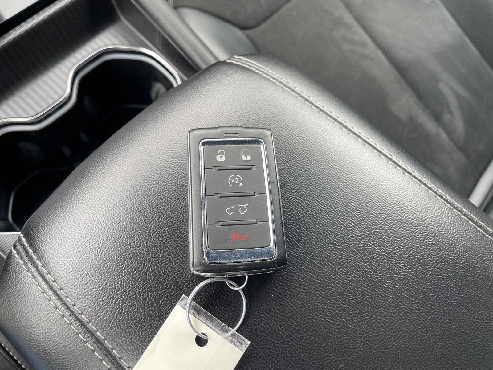 Vehicle photo 38