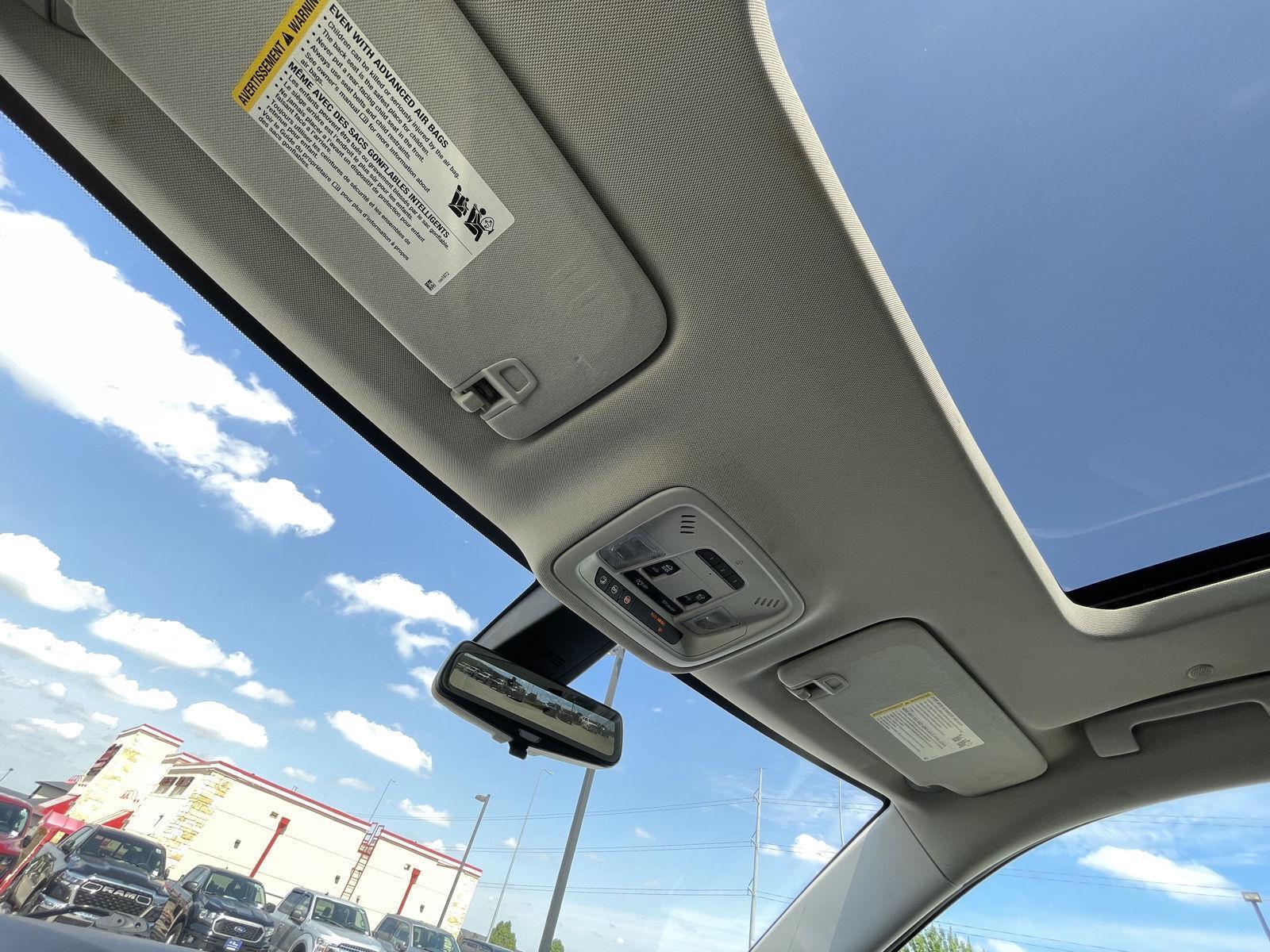 Vehicle photo 23