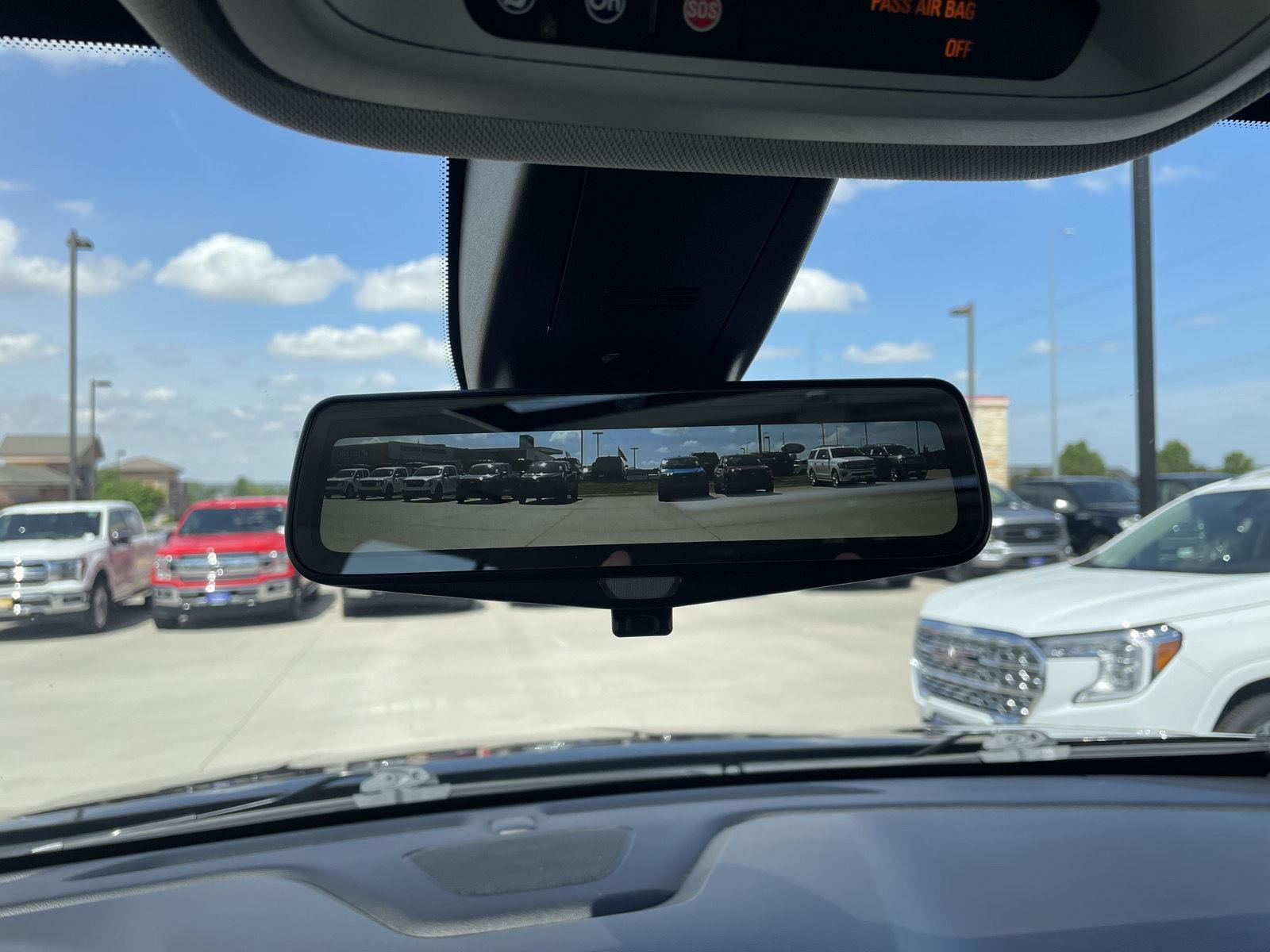 Vehicle photo 24