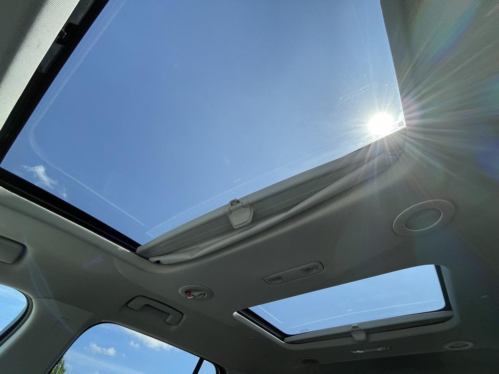Vehicle photo 25