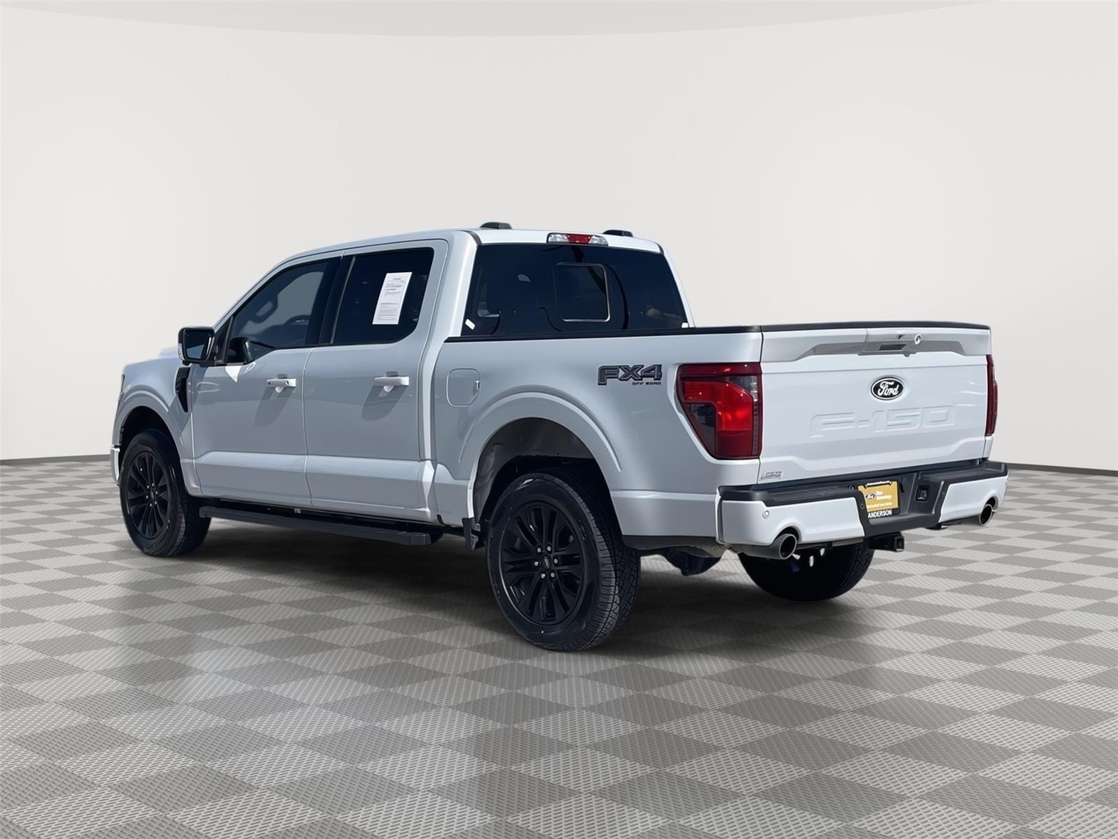 Vehicle photo 9