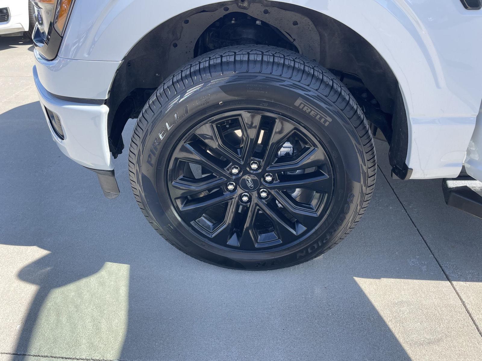 Vehicle photo 10