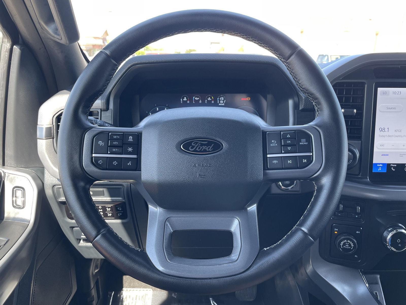 Vehicle photo 12