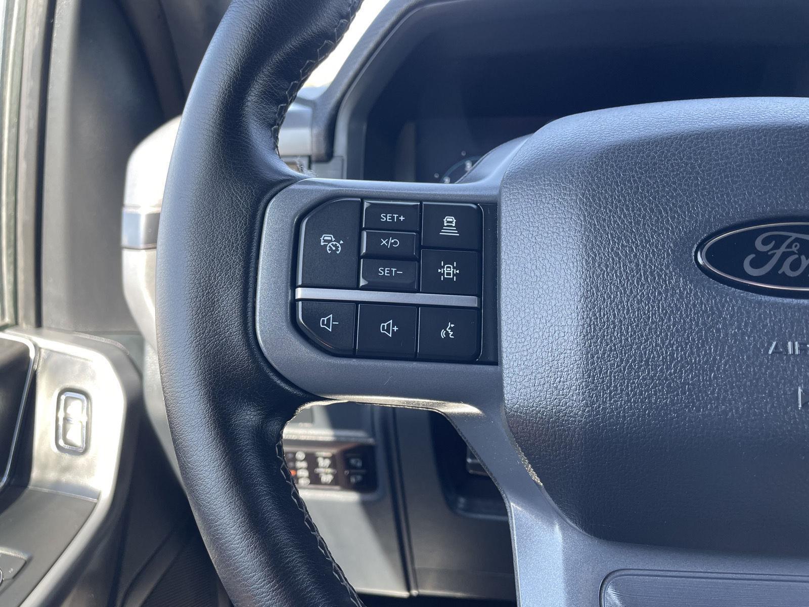 Vehicle photo 13