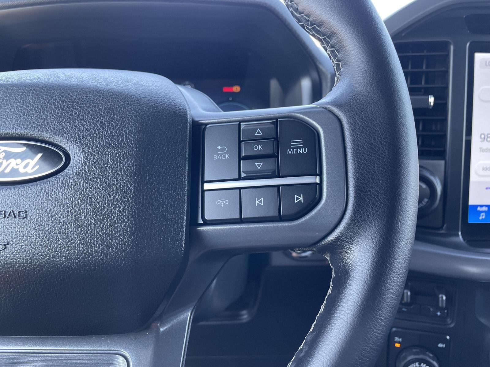Vehicle photo 14