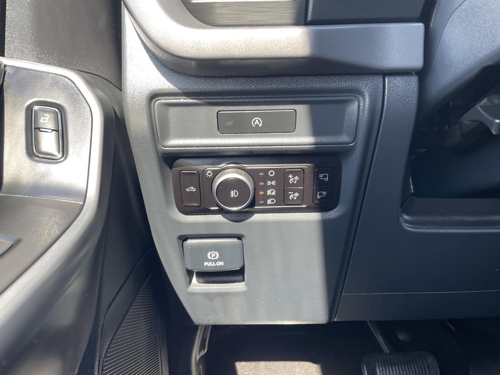 Vehicle photo 16
