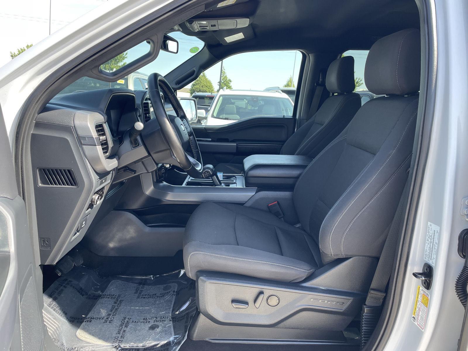 Vehicle photo 17
