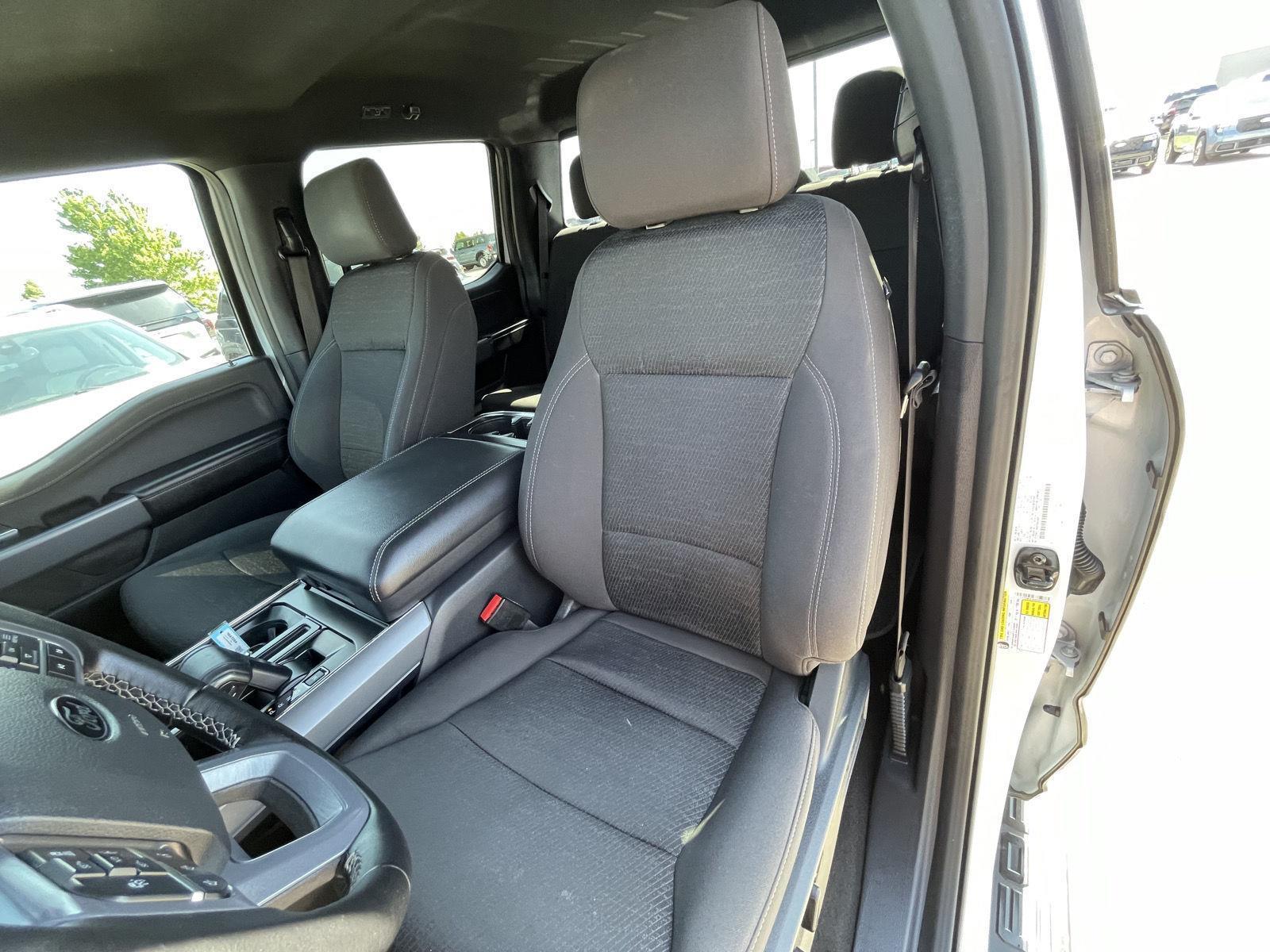 Vehicle photo 18