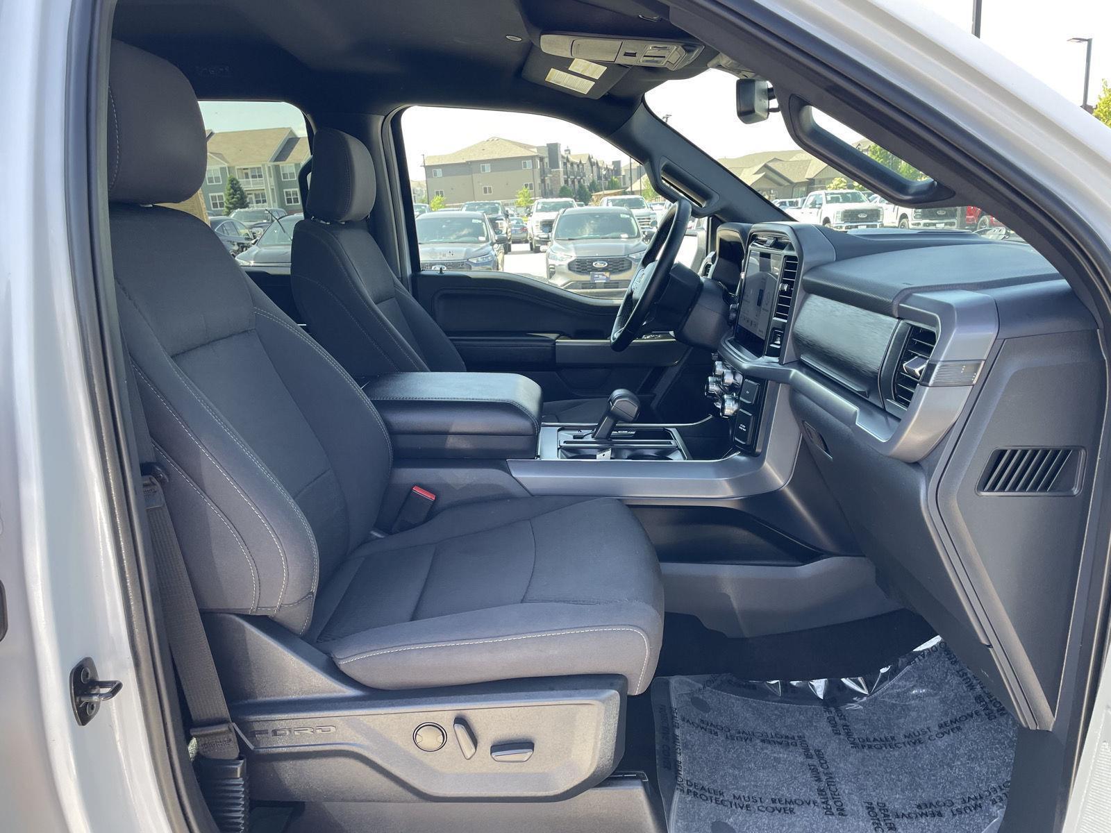 Vehicle photo 19