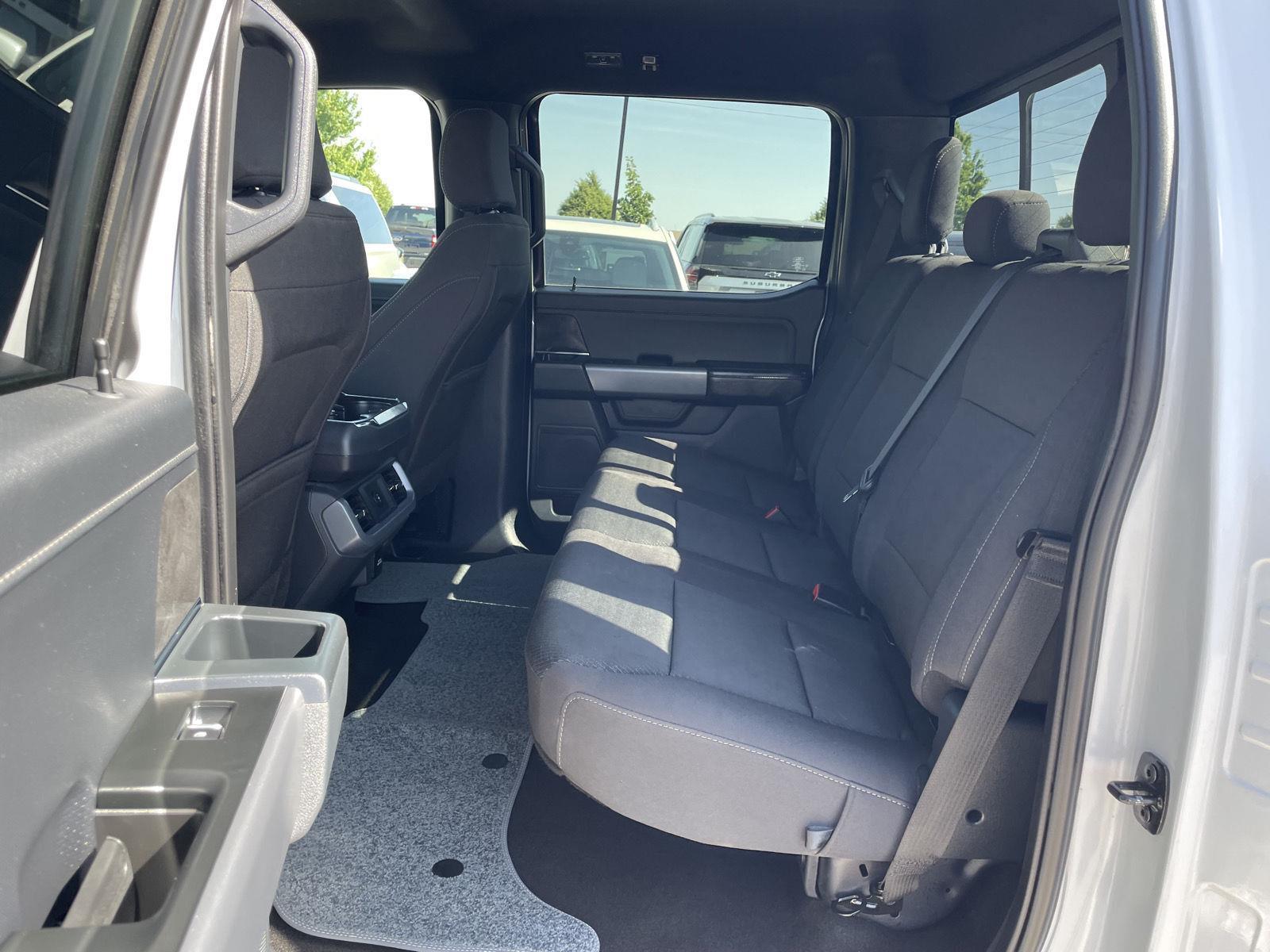 Vehicle photo 20