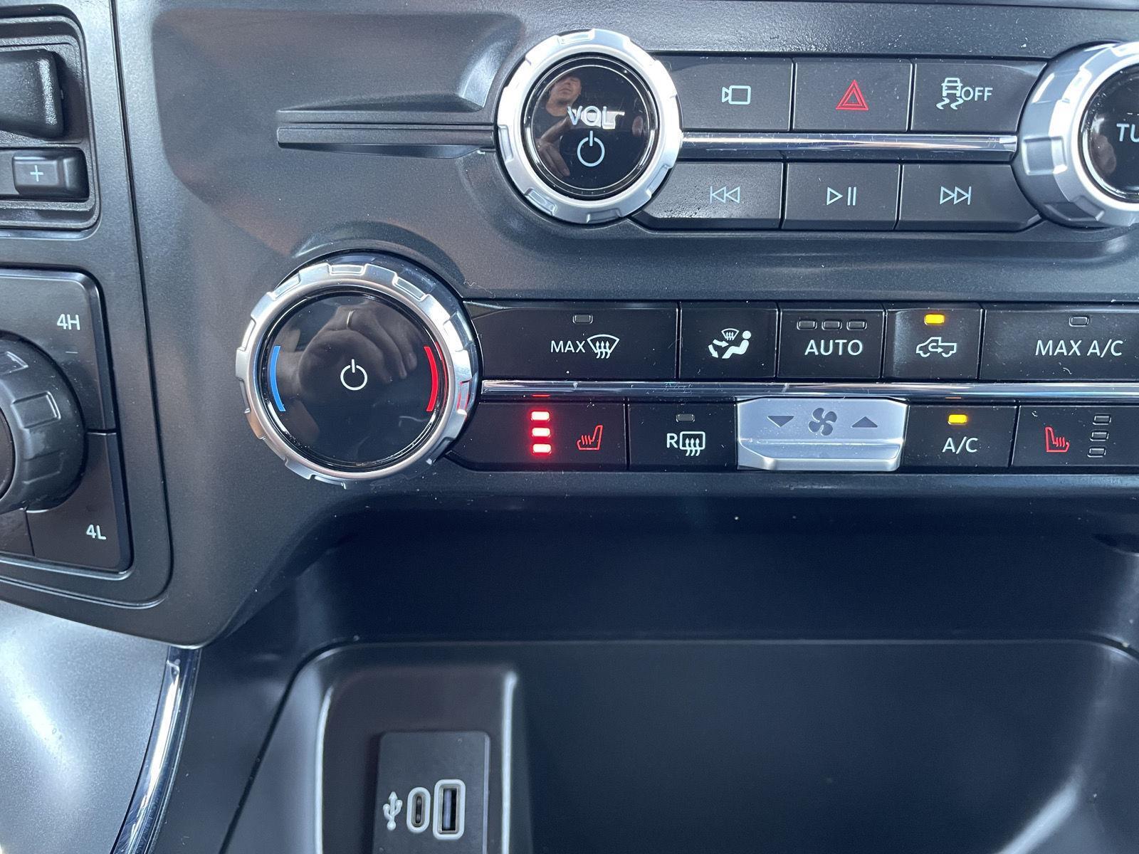 Vehicle photo 28
