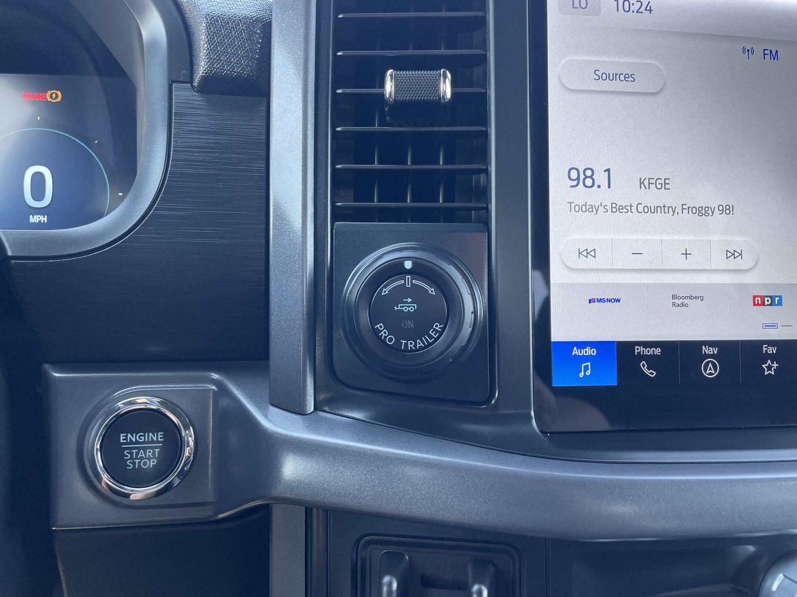 Vehicle photo 30