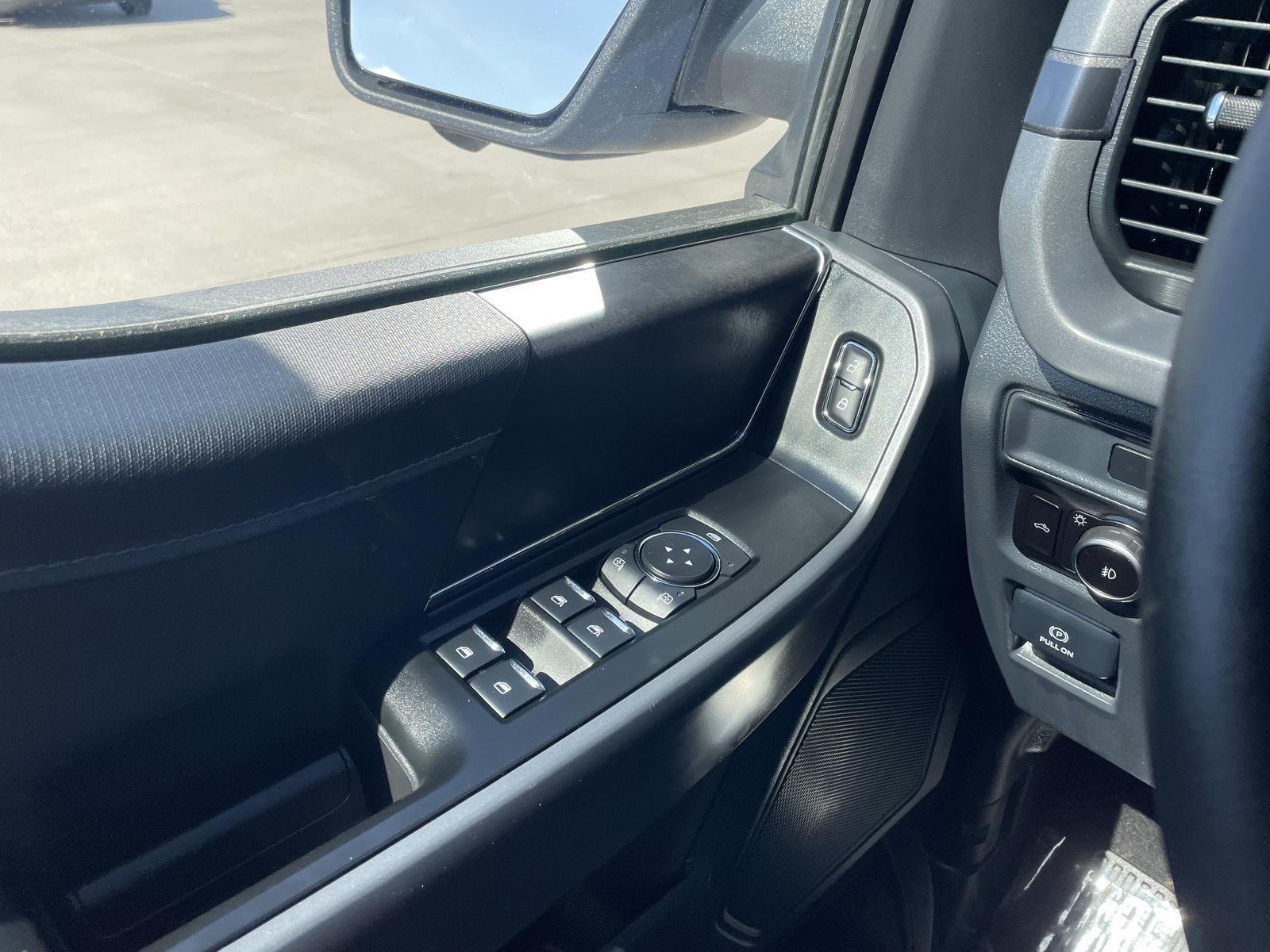 Vehicle photo 33
