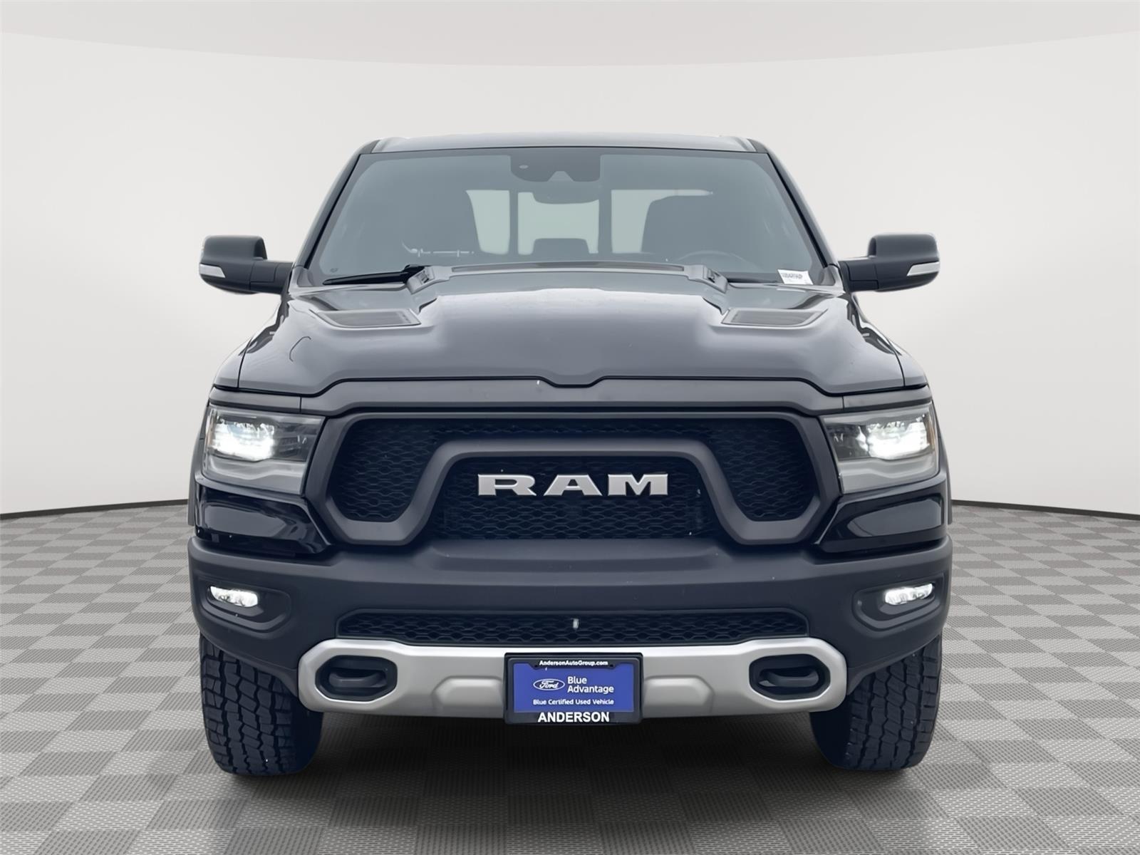 Vehicle photo 4