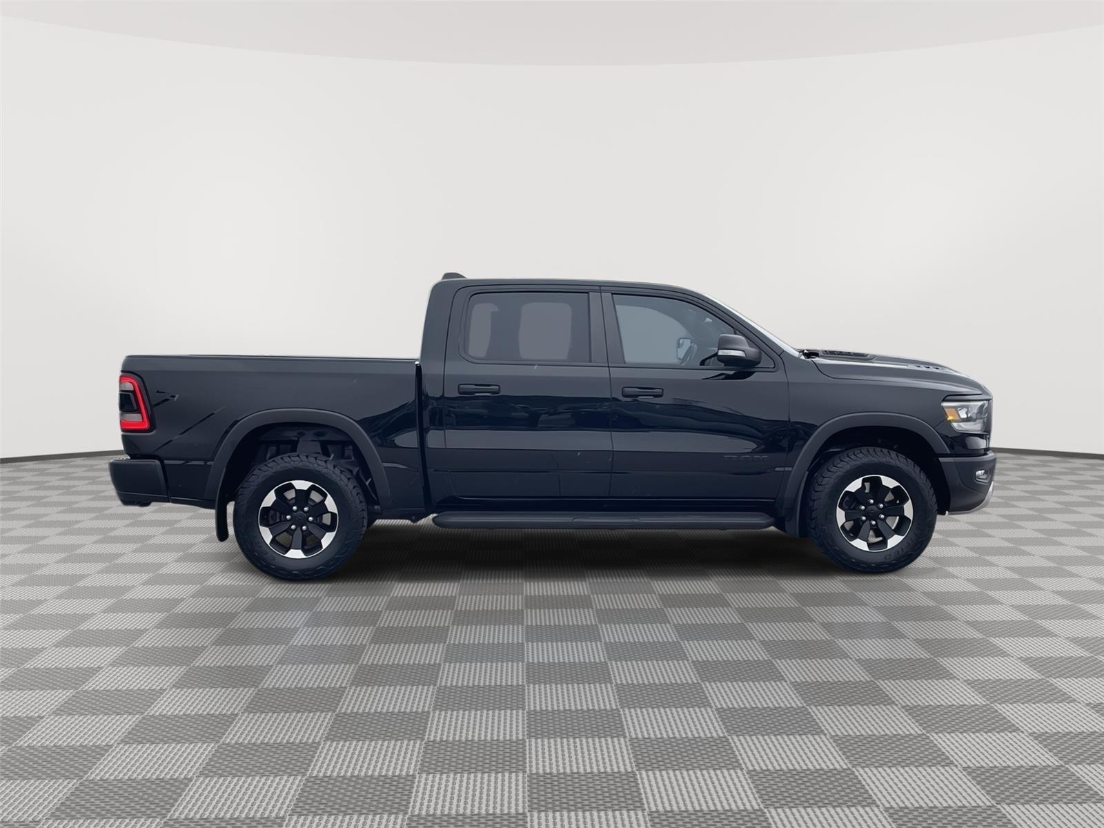 Vehicle photo 6