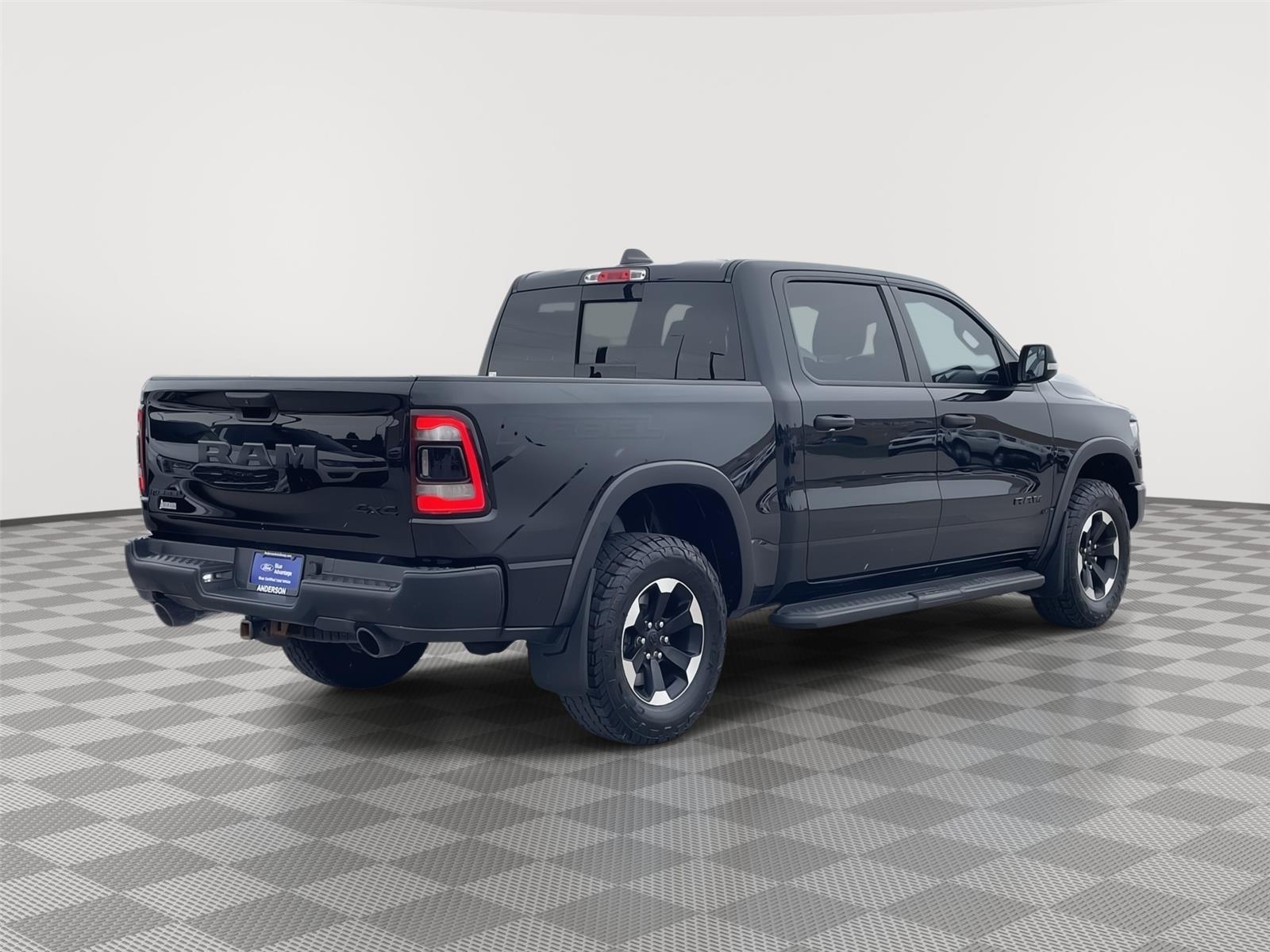 Vehicle photo 7