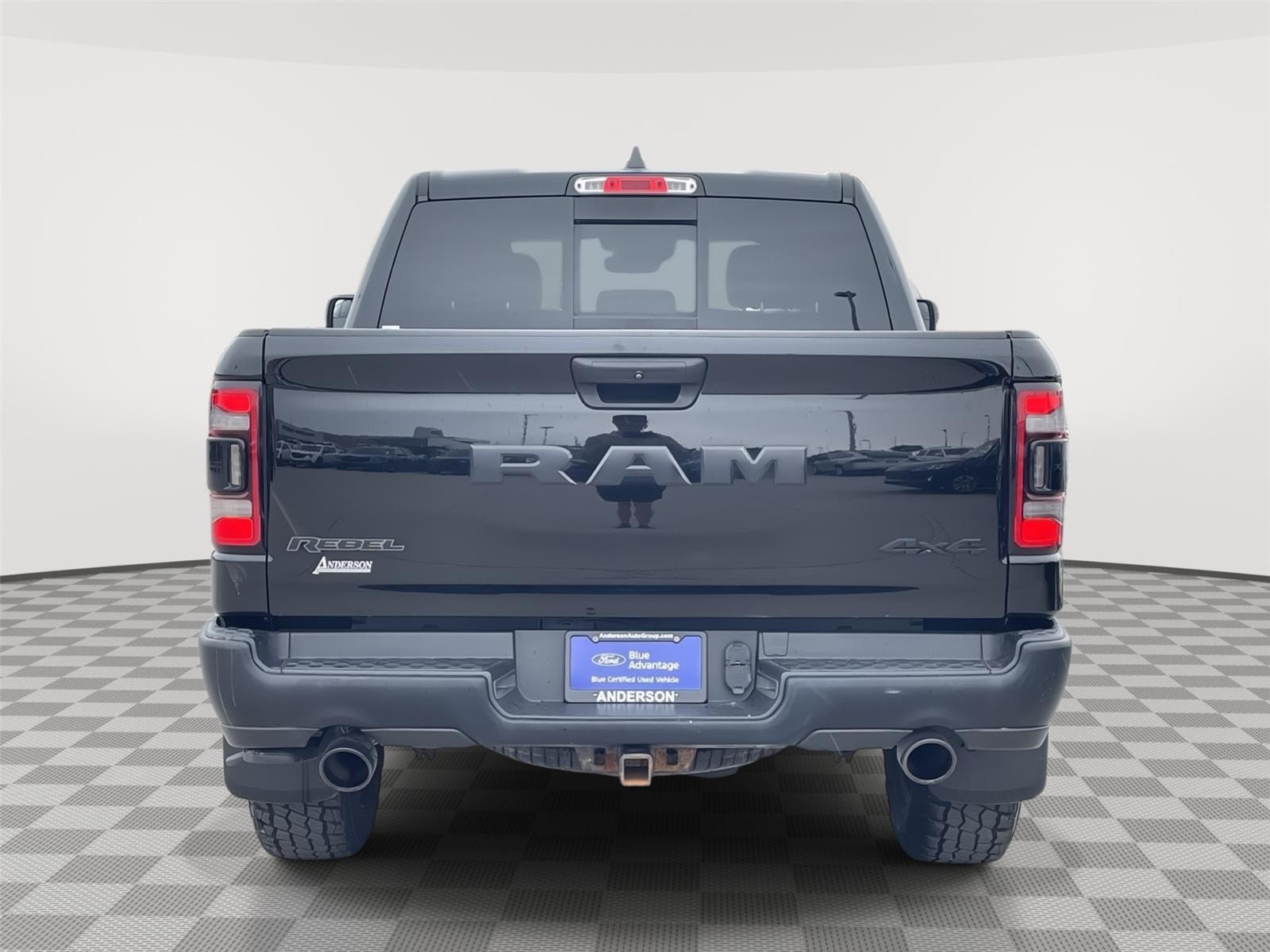 Vehicle photo 8