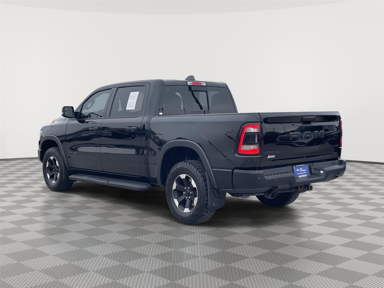 Vehicle photo 9