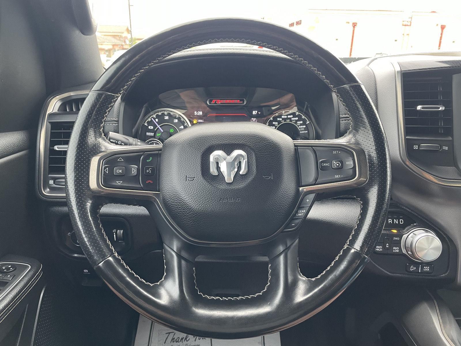 Vehicle photo 12