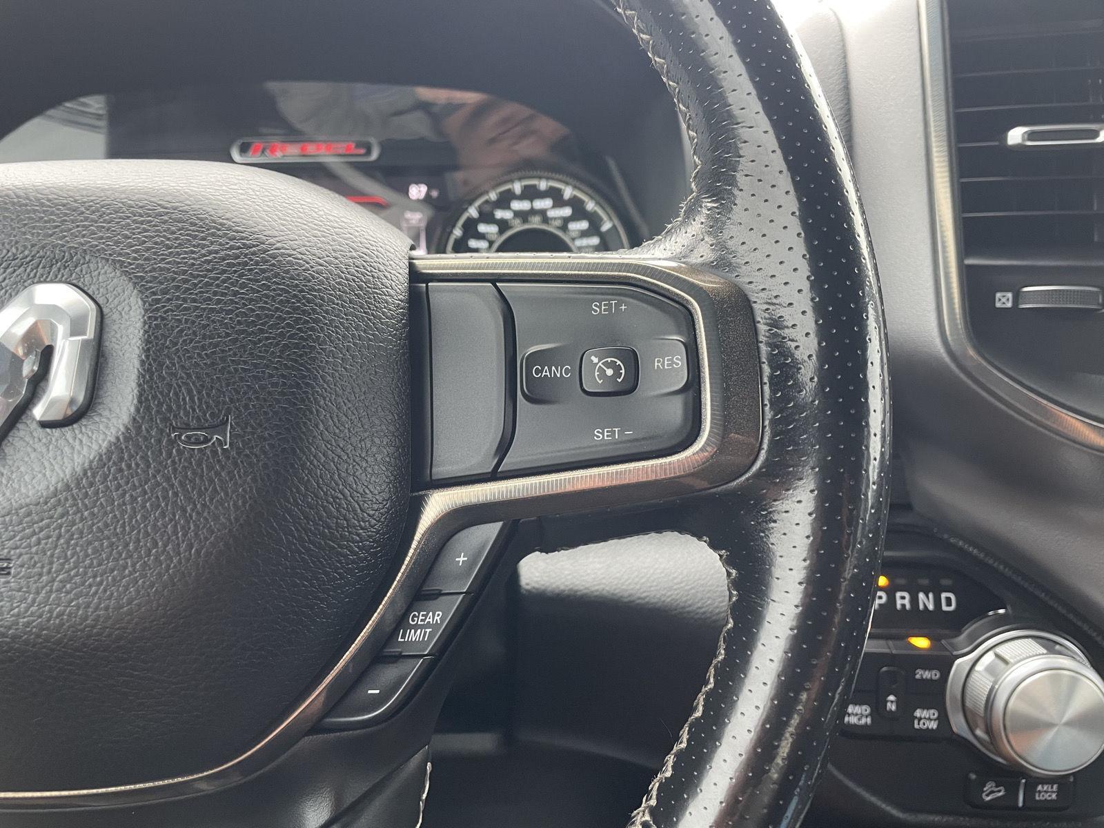 Vehicle photo 14
