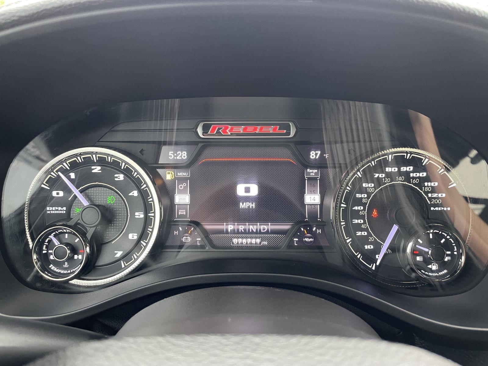 Vehicle photo 15