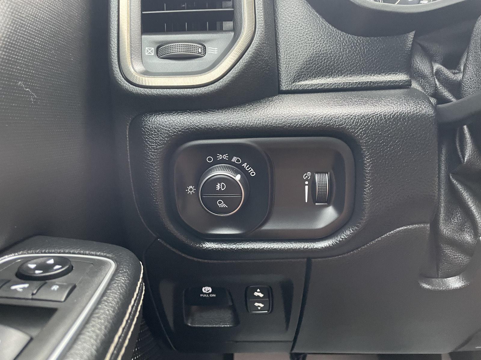 Vehicle photo 16