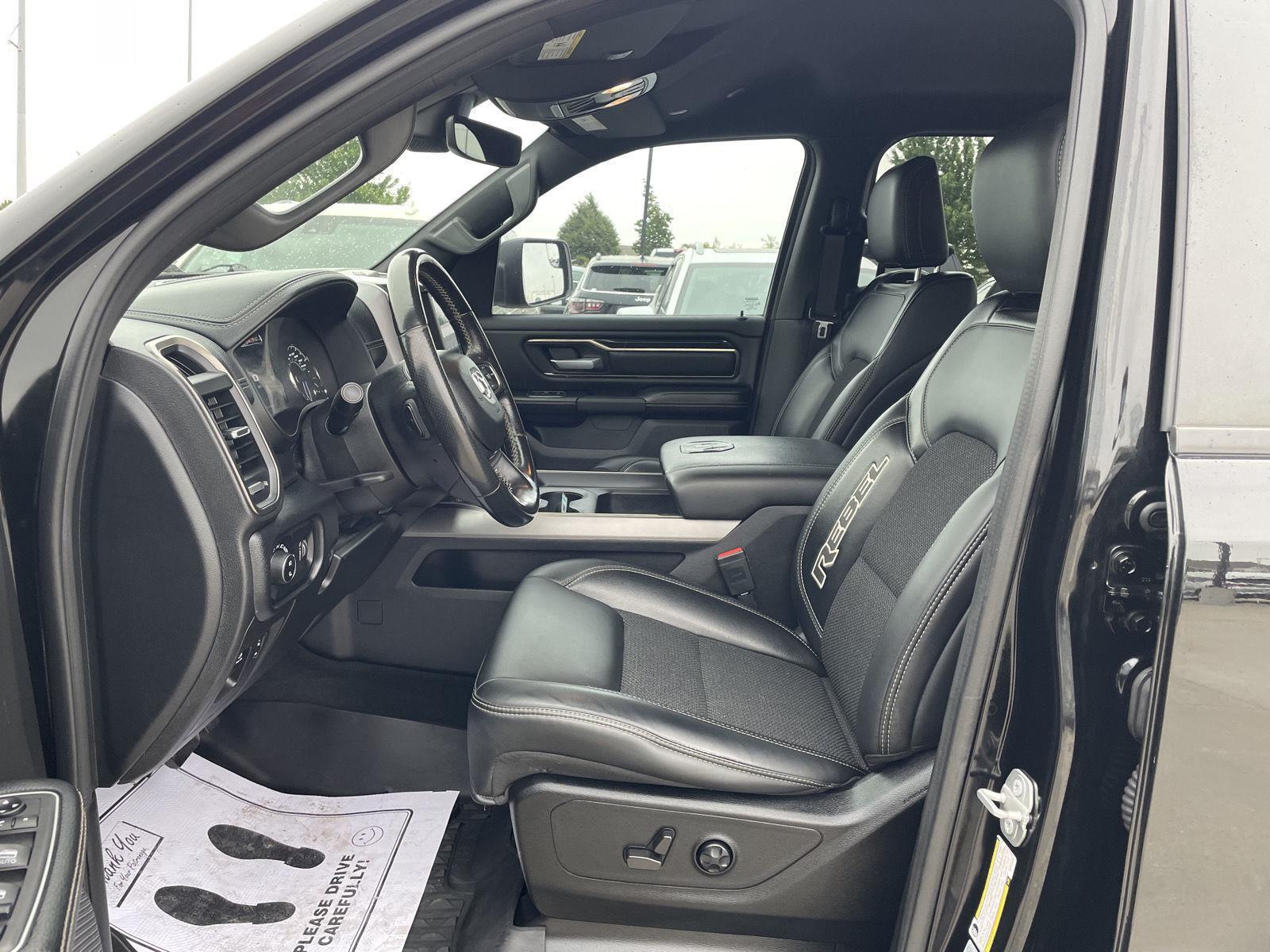 Vehicle photo 17