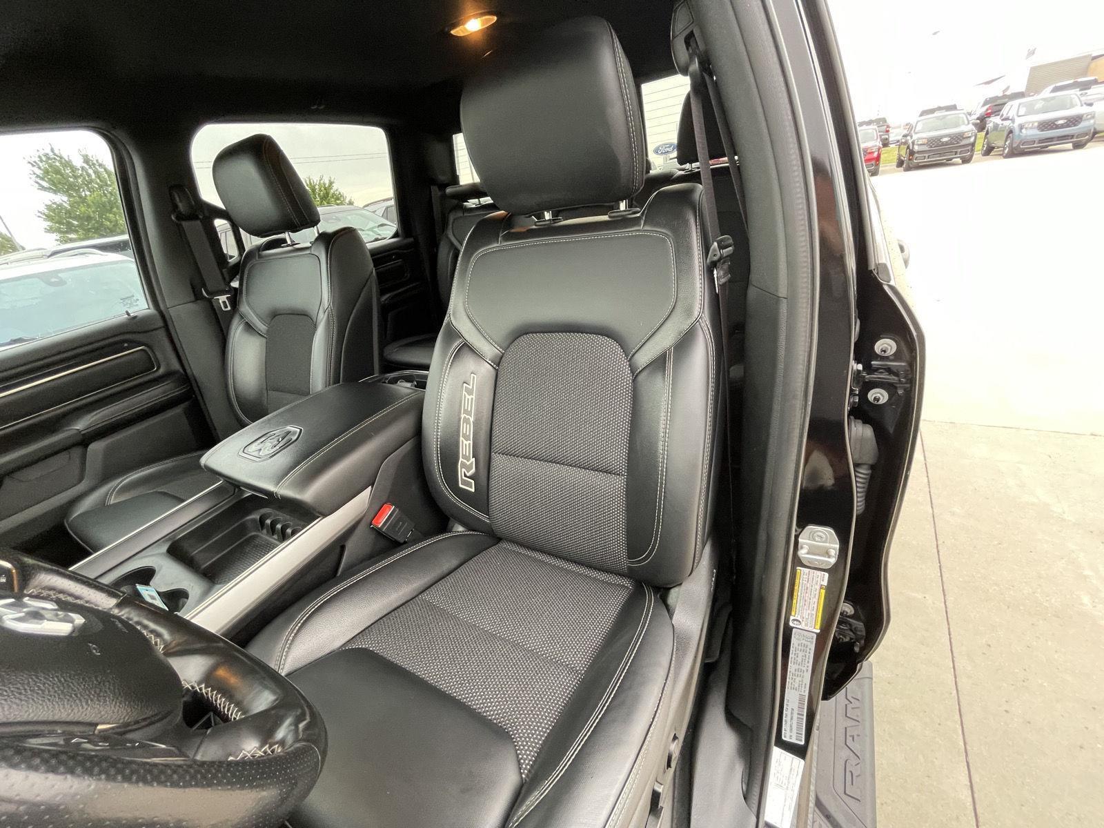Vehicle photo 18