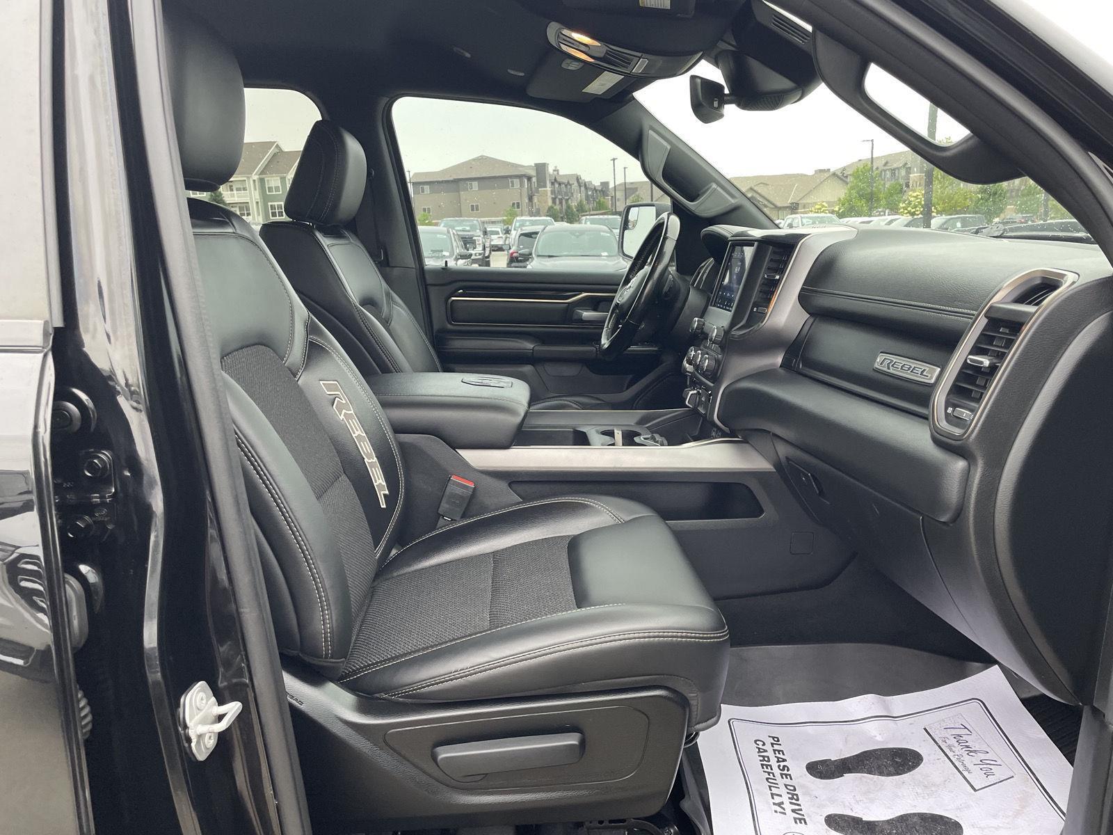 Vehicle photo 19