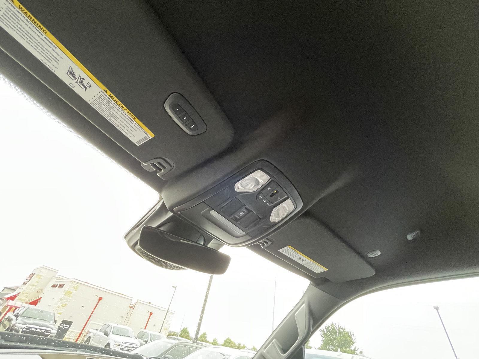 Vehicle photo 21