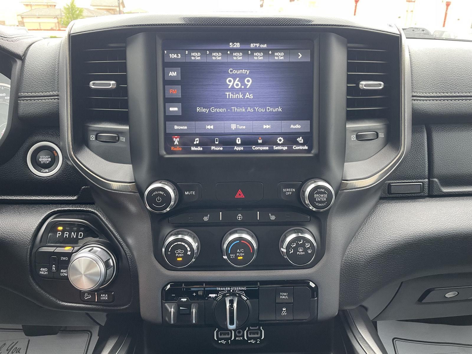 Vehicle photo 22