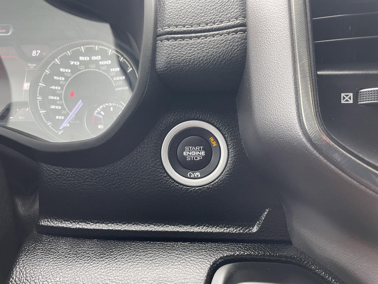 Vehicle photo 24