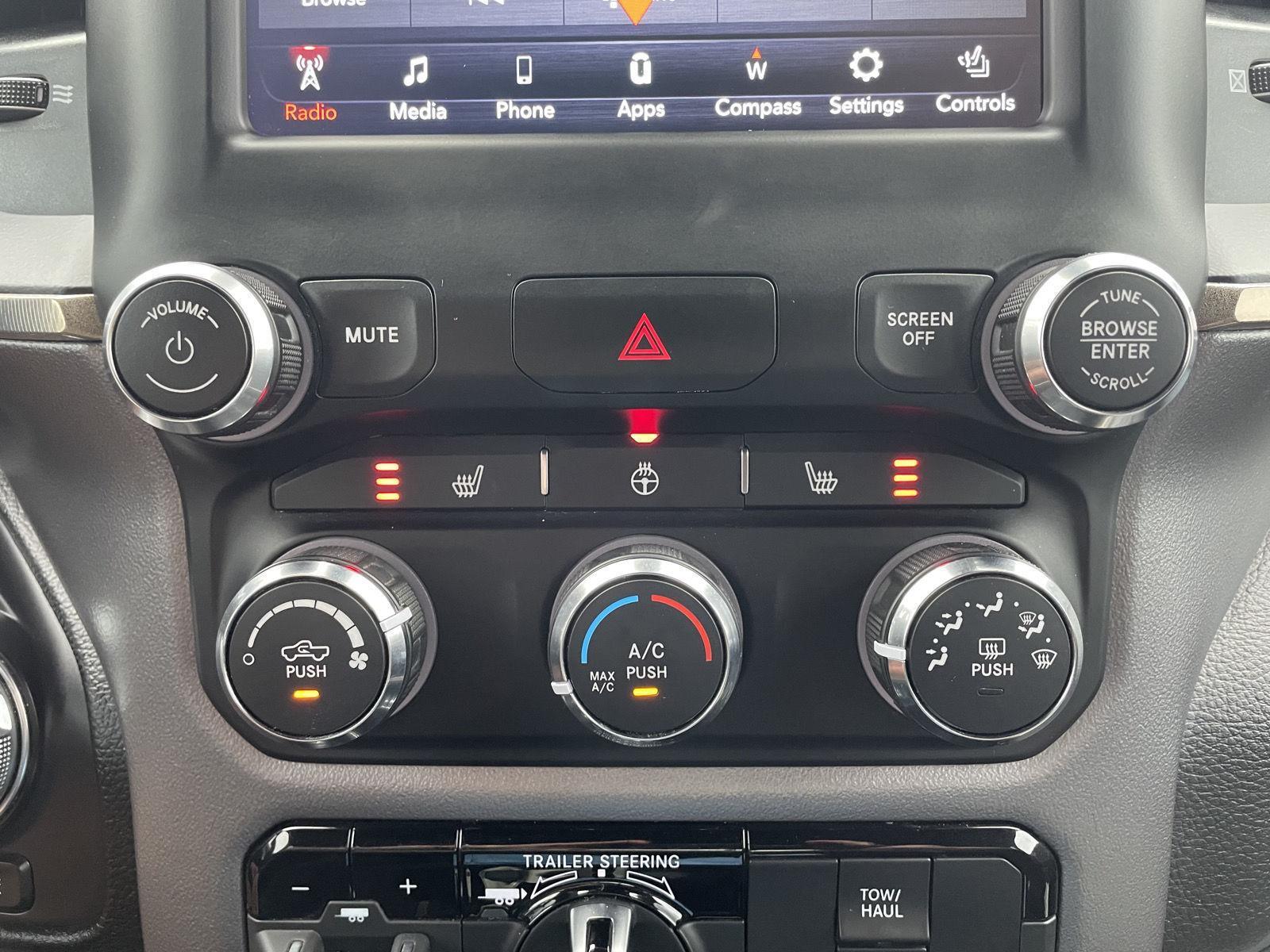 Vehicle photo 26