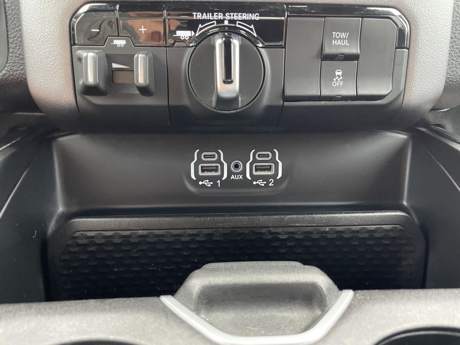 Vehicle photo 28