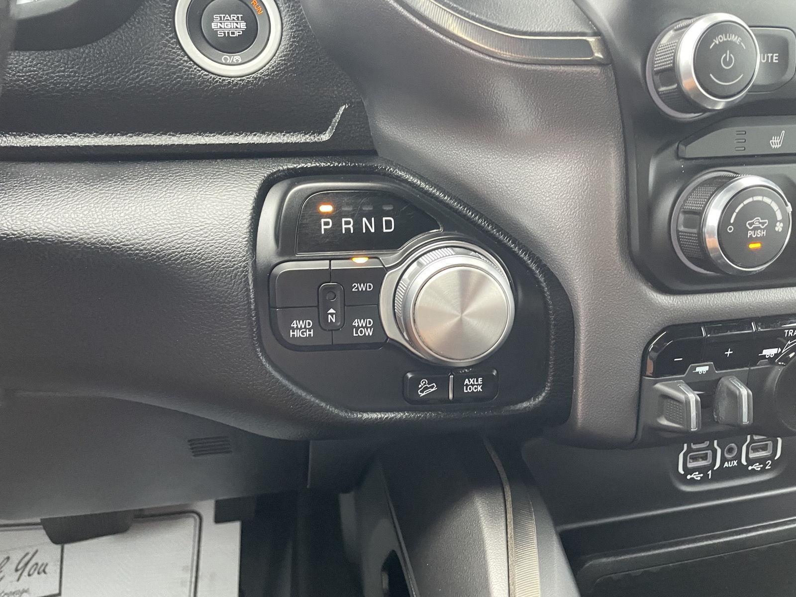 Vehicle photo 30