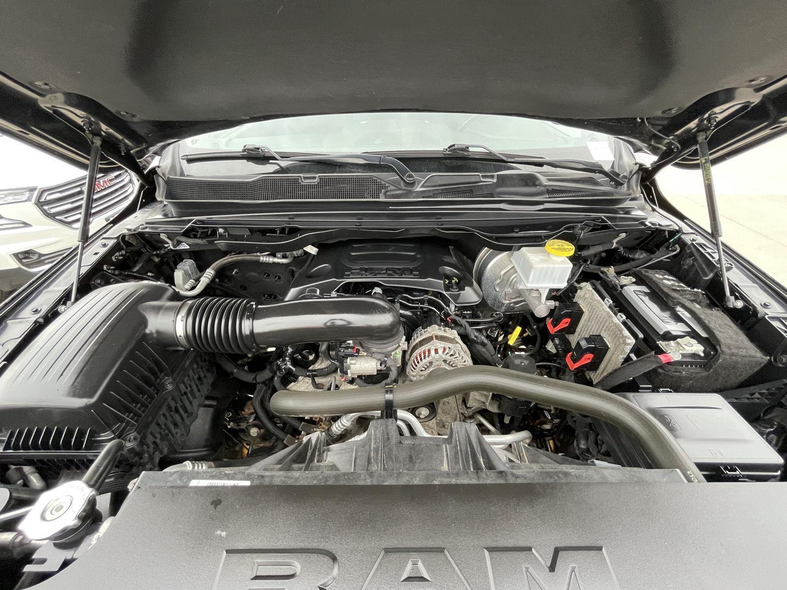 Vehicle photo 34