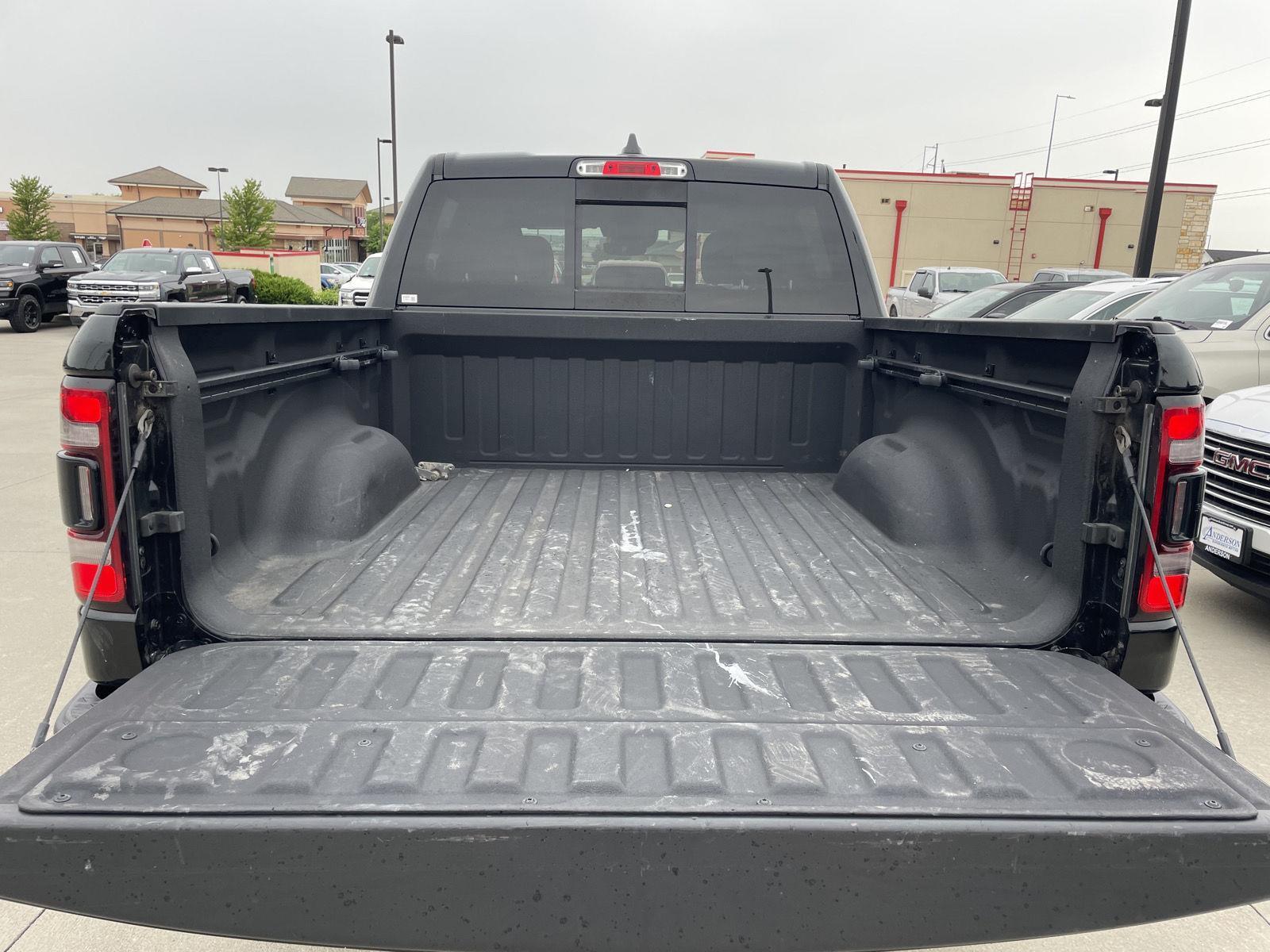 Vehicle photo 35