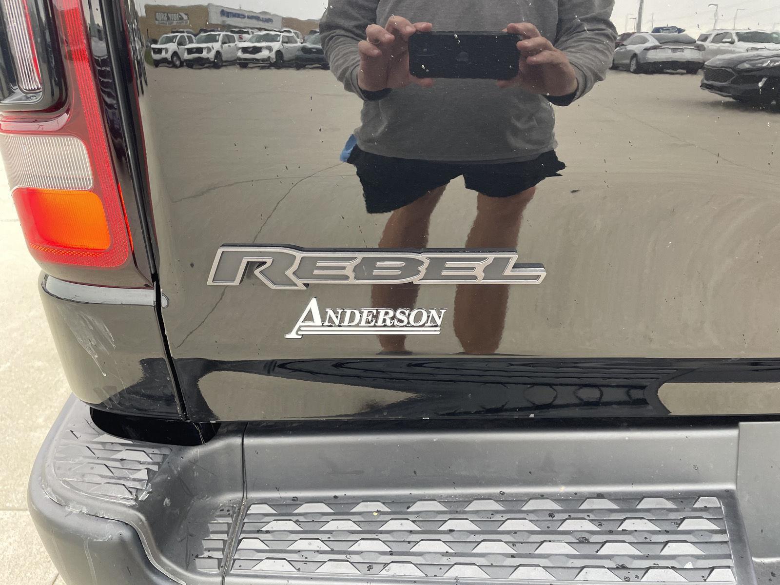 Vehicle photo 37