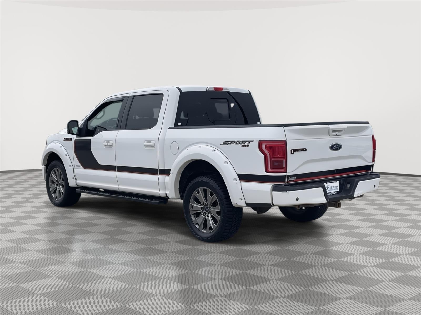 Vehicle photo 9