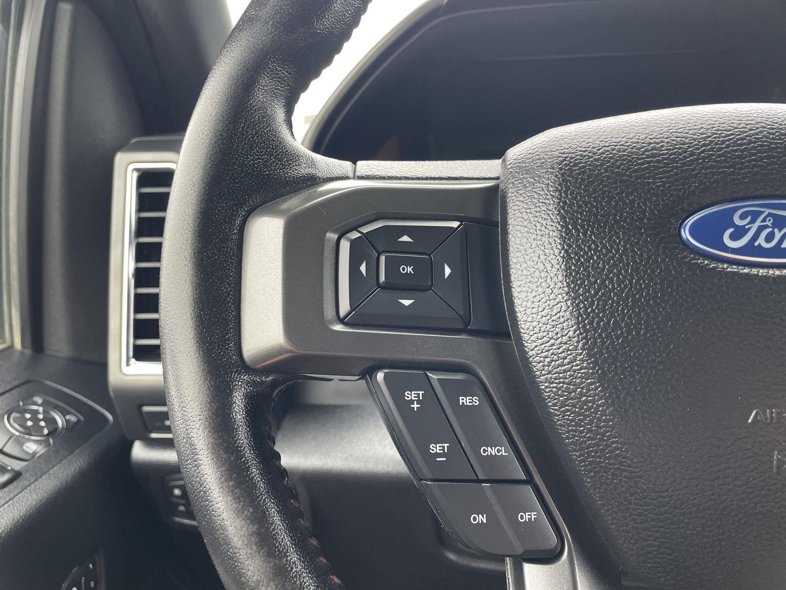 Vehicle photo 12