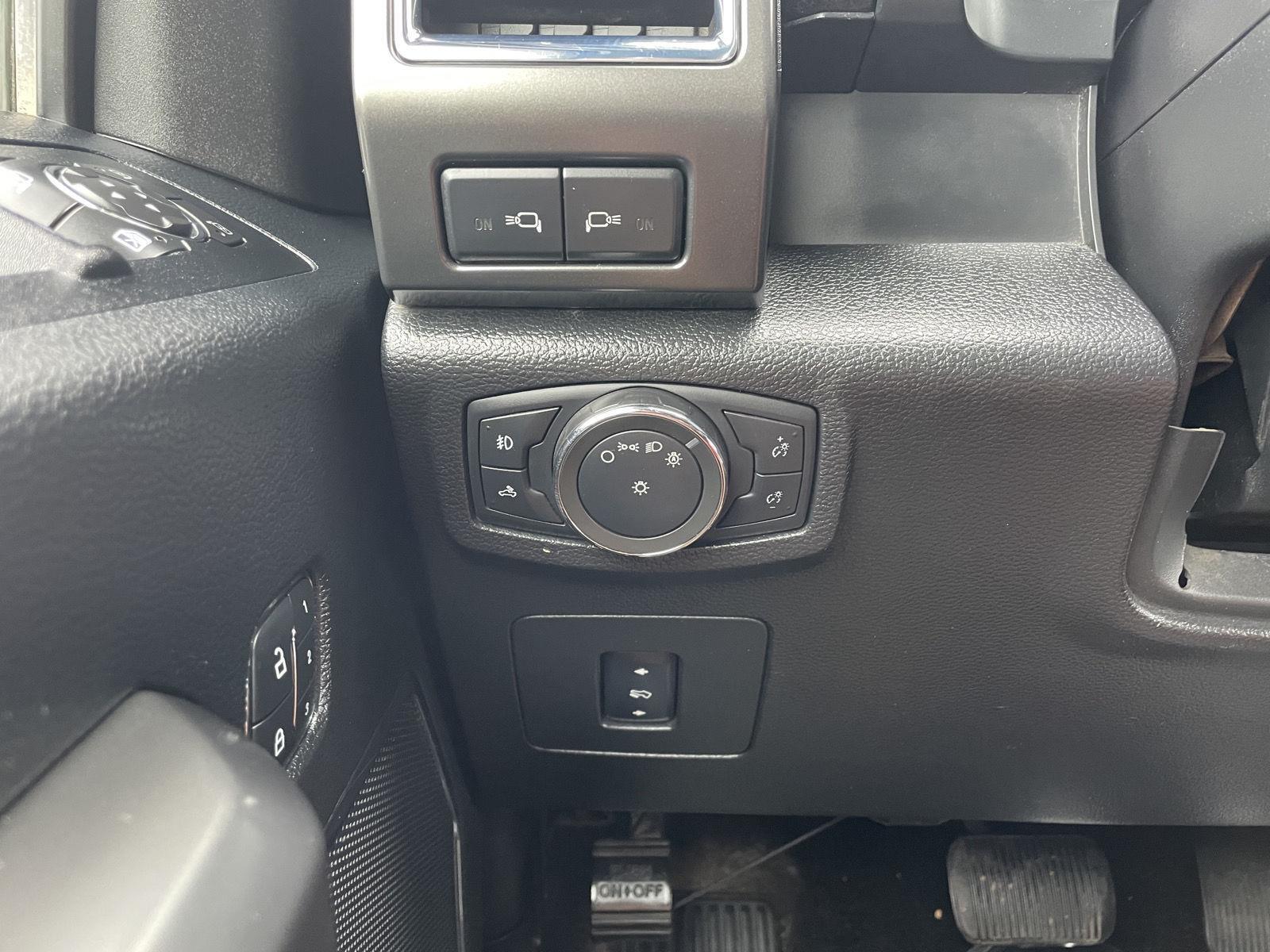 Vehicle photo 15