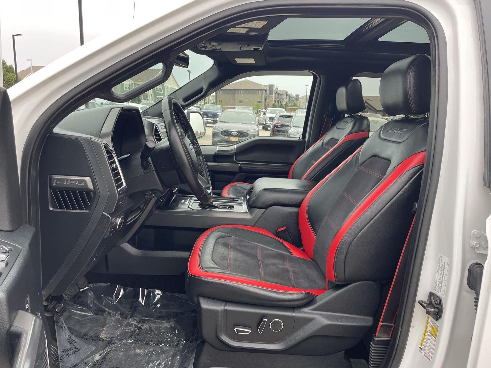 Vehicle photo 16