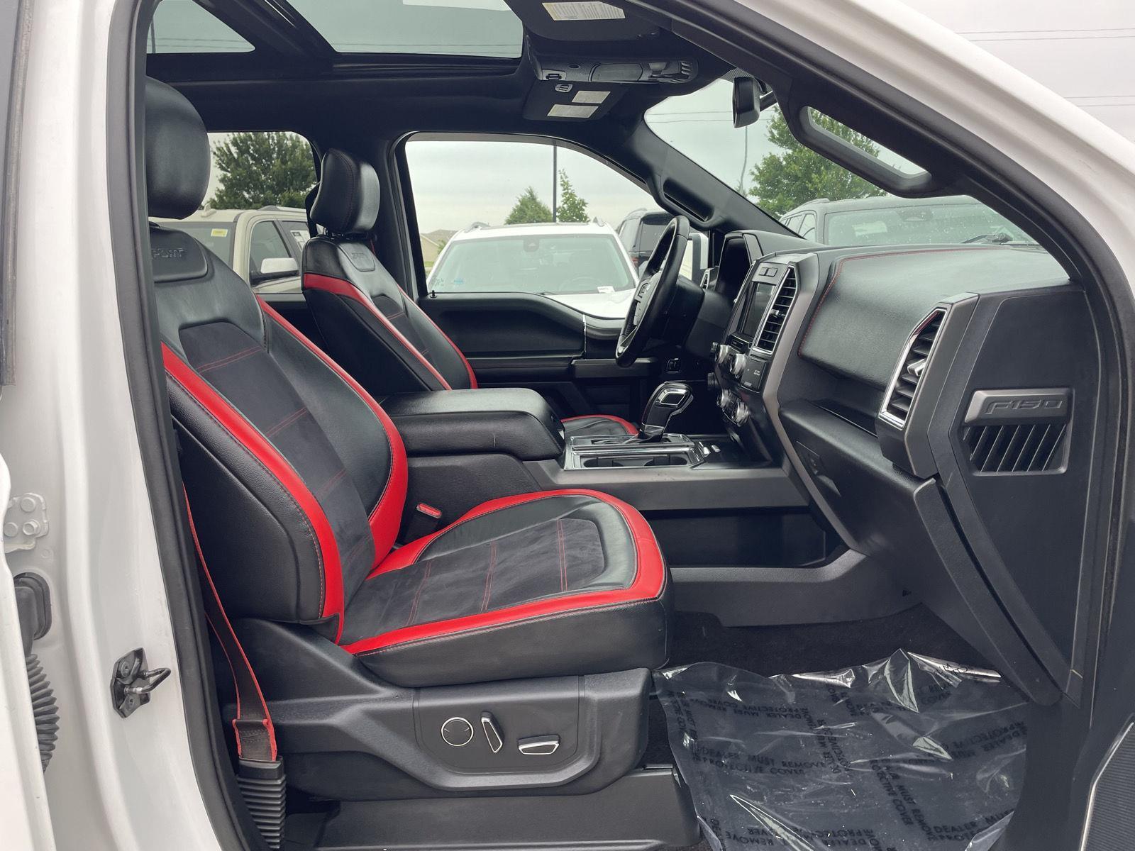 Vehicle photo 18