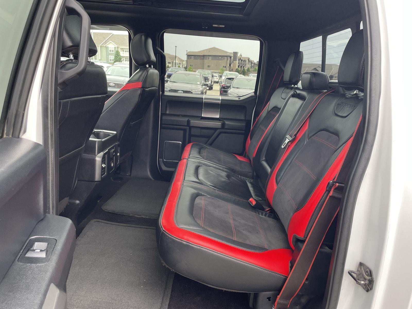 Vehicle photo 19