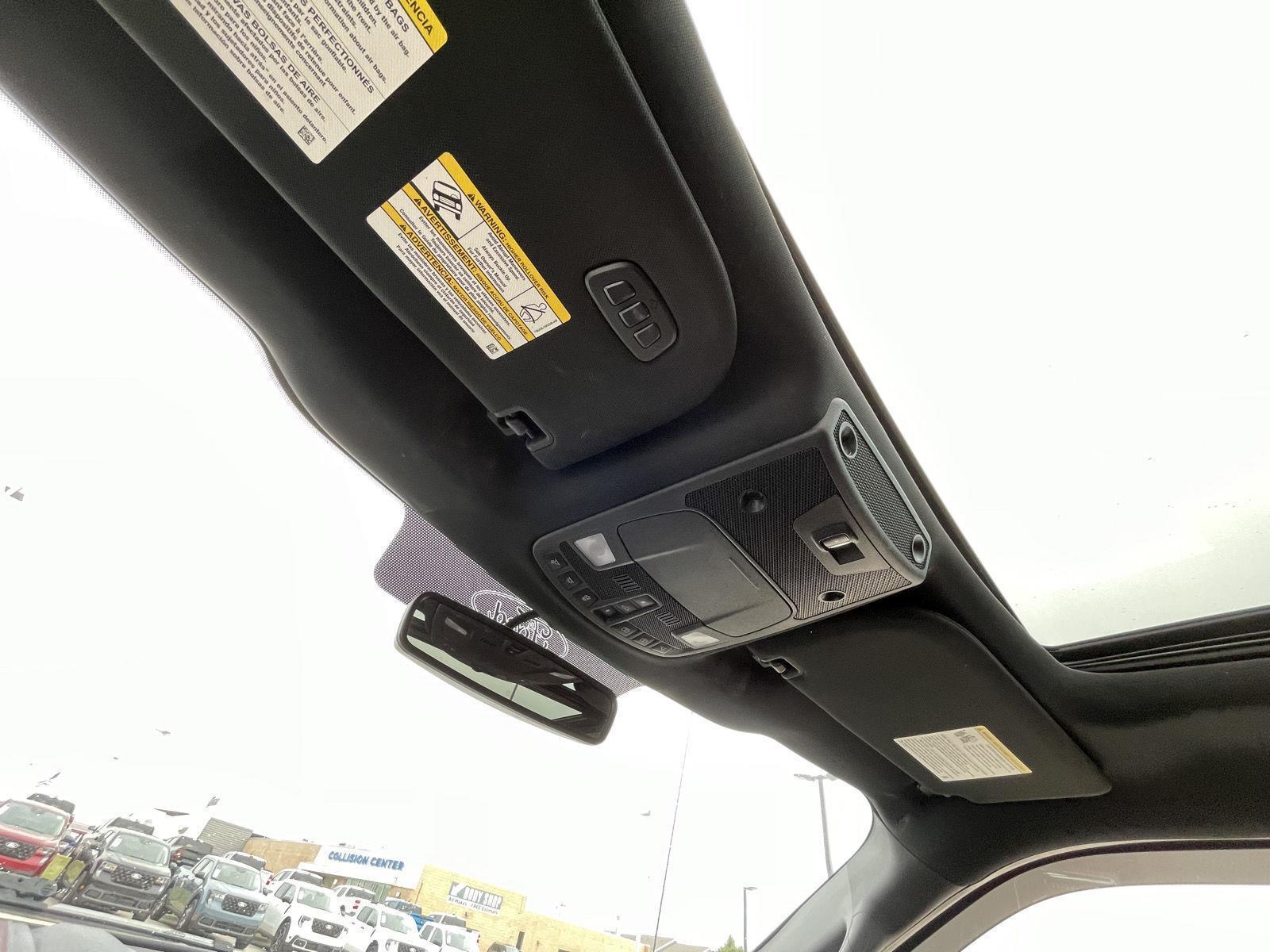 Vehicle photo 20