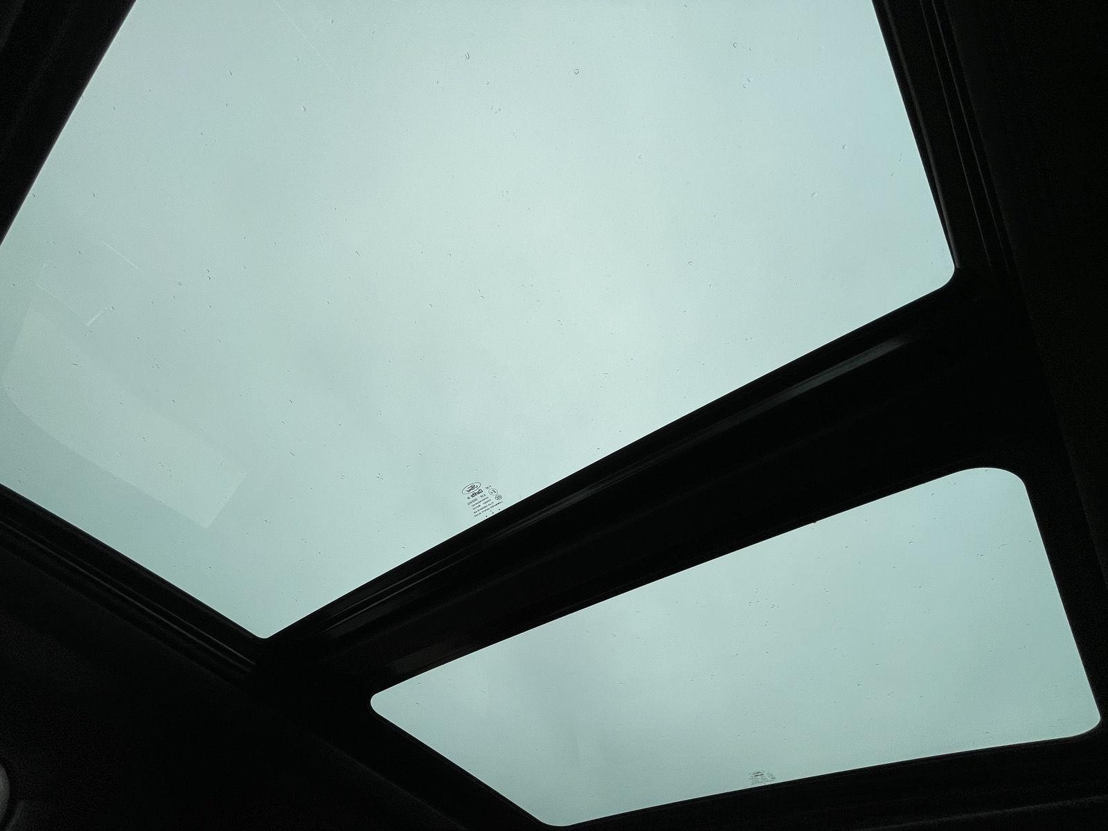 Vehicle photo 21