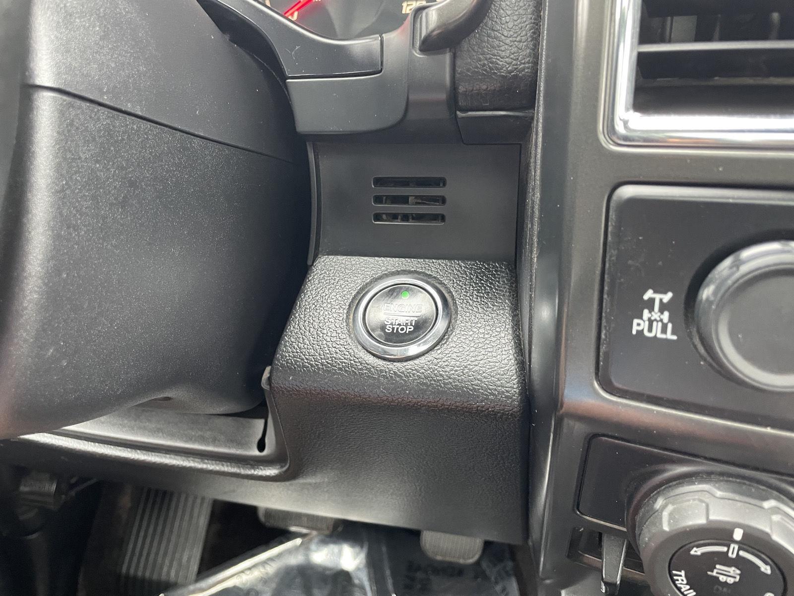 Vehicle photo 25